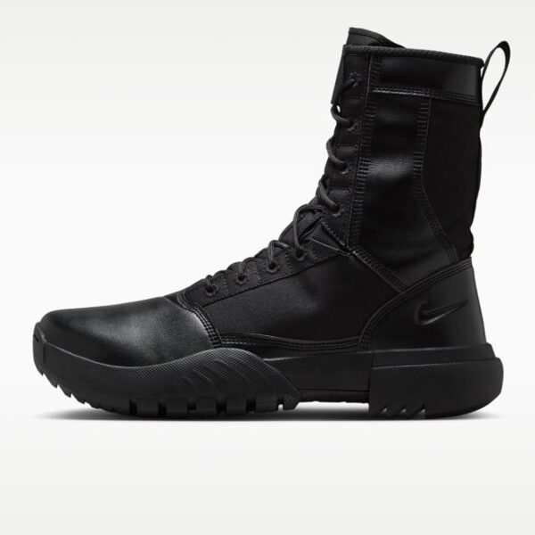 Nike SFB Air Field Ukiah 8"